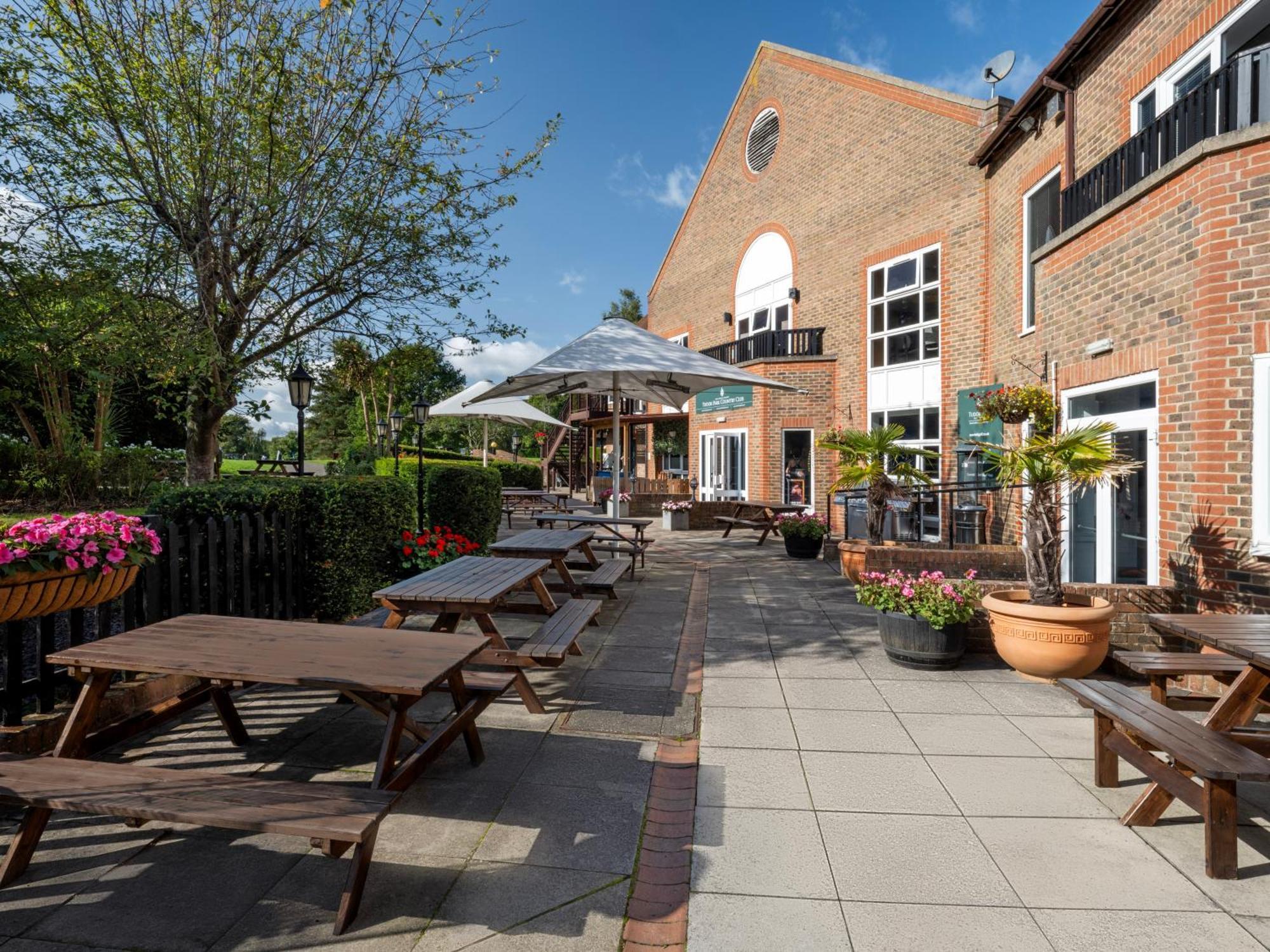 Delta Hotels By Marriott Tudor Park Country Club Maidstone Exteriér fotografie