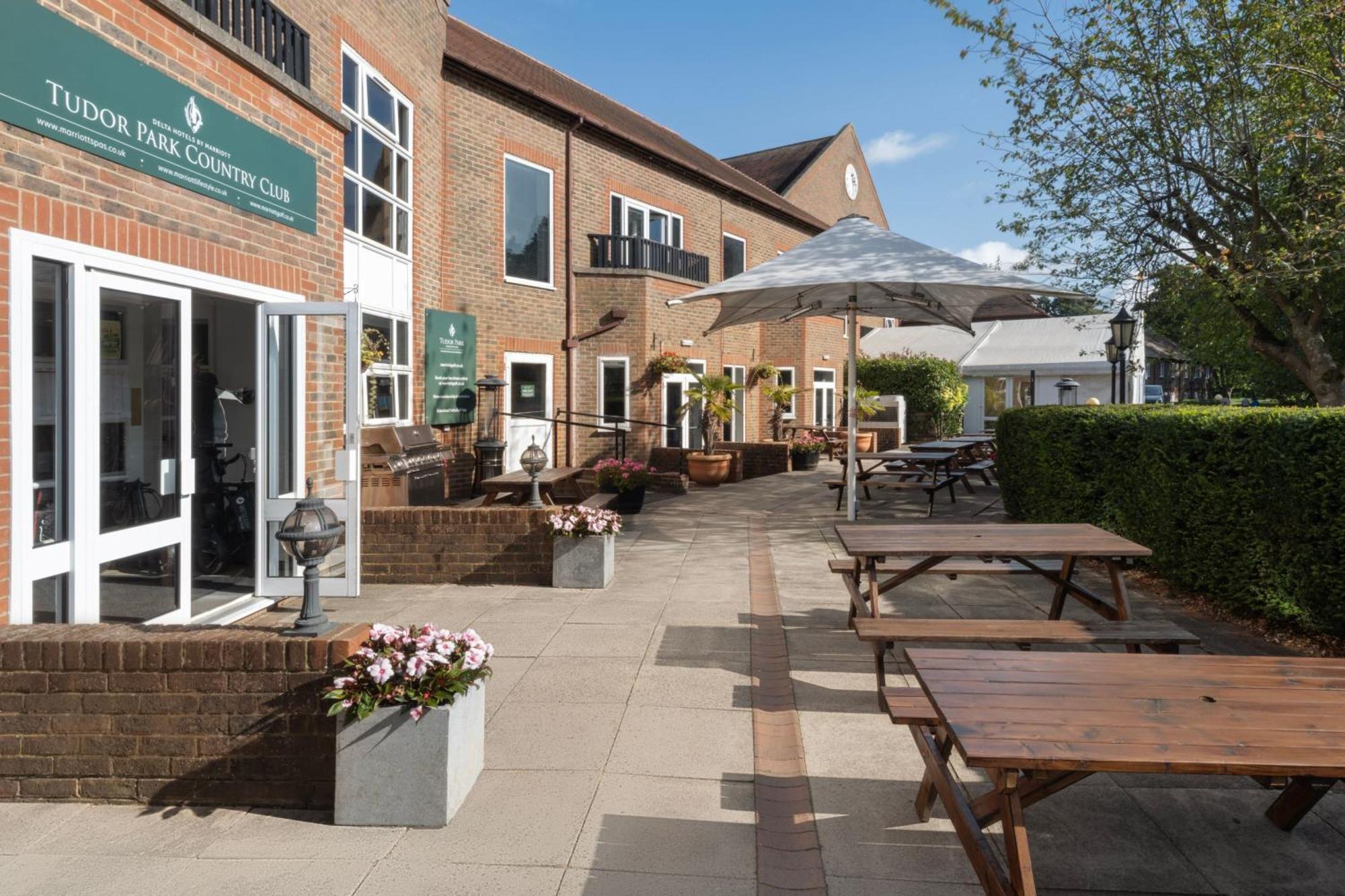 Delta Hotels By Marriott Tudor Park Country Club Maidstone Exteriér fotografie